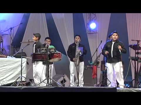 La Carcajada Deshojando Pétalos