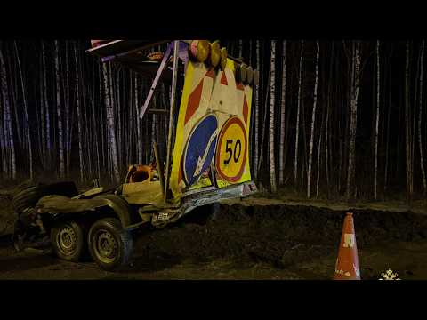 "Газель" налетела на "Газель" и едва не разрезала 3 знаковых мойщиков