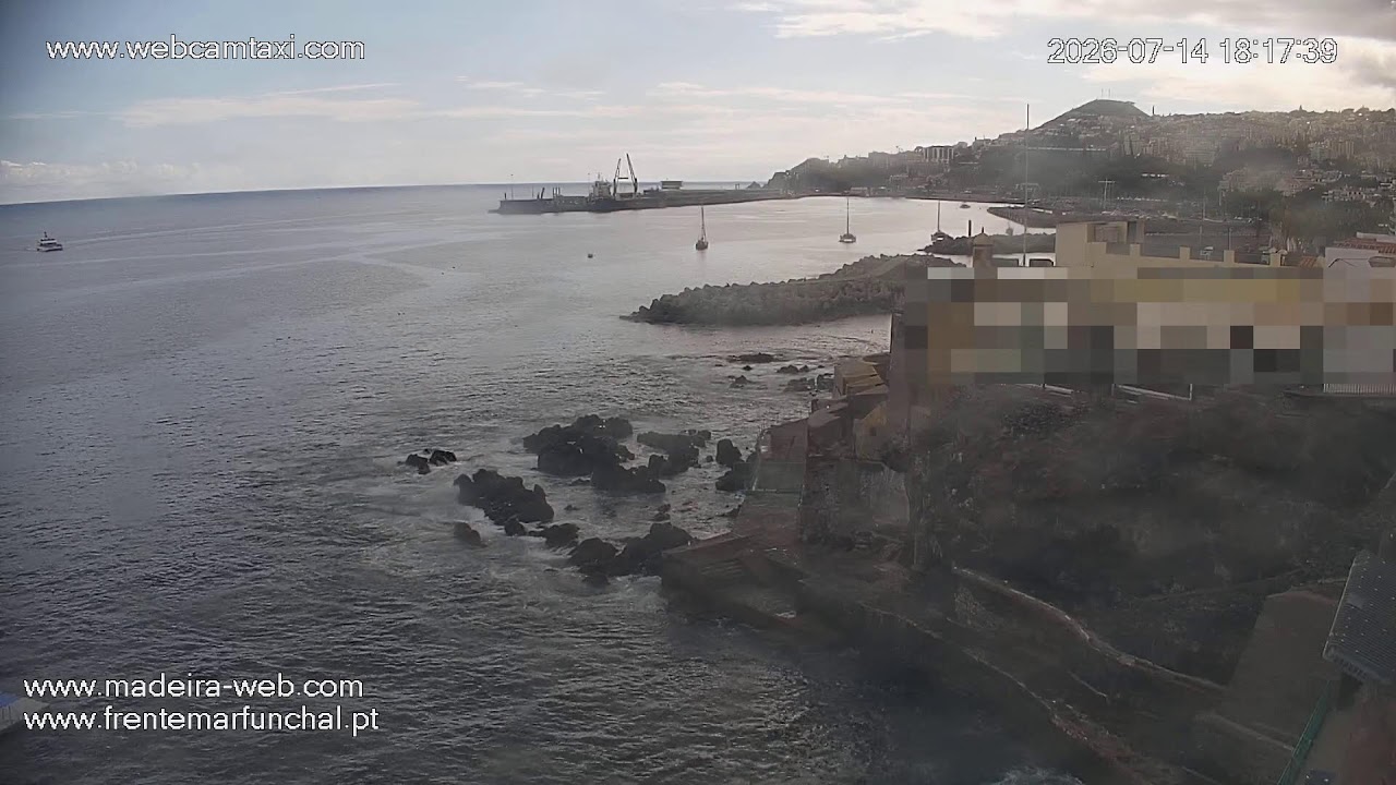 Live webcam view of Praia da Barreirinha, Funchal