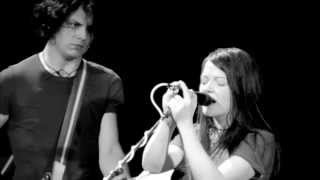 The White Stripes – In The Cold, Cold, Night (Live)