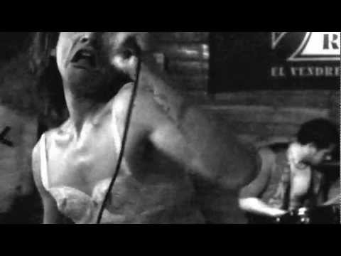 Iguana´s suicide on stage