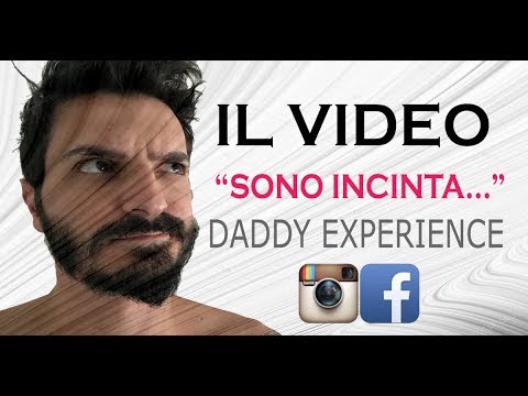 I posti di pigmentary su una faccia della ragione si sono alzati Il caffè da pigmentary nota su una faccia