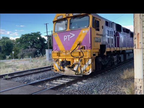 V/Line loco hauled set departs Benalla