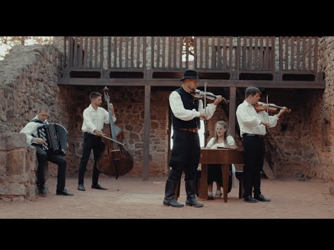 Ľudová hudba Muzikanti - A tam hore