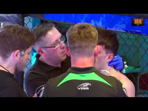 IÚR FC 4 - Xavier Rooney vs Aaron Henry