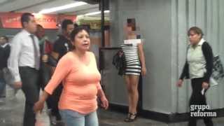 Ofrecen sexoservicio en el Metro