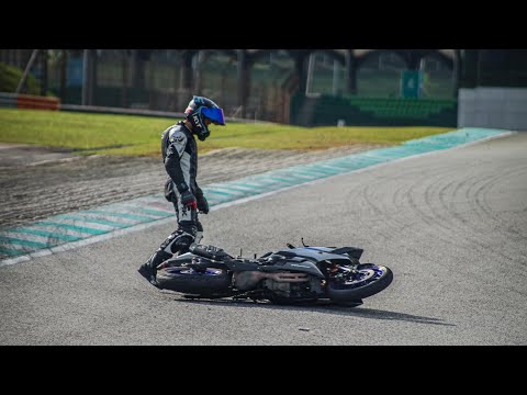 My First Crash at Sepang International Circuit | Yamaha R25 MAM Trackday
