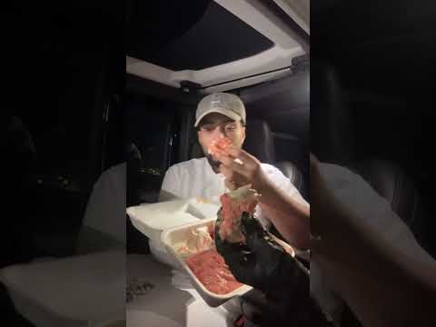 الذ شاورما جربتها 😍 @mstreh @RAWAF_SA  #غايه #مالك #رواف #احلى_اخوان #تجربه_شخصيه #شاورما_ابو_العز