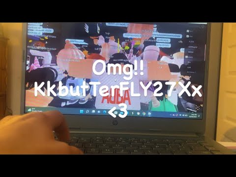 Having fun at KkbutTerFLY27Xx’s Roblox concert