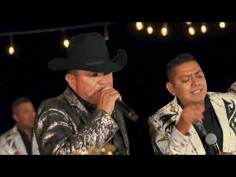Los Players De Tuzantla Ft Alegres De La Sierra - La Enorme Distancia (Sesión Live)