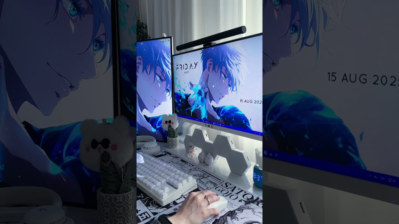 New wallpaper 🫶🏻 #gamesetup #desksetup #setup #pcsettings #whitesetup #wallpaper #wallpaperengine