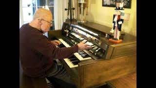 Mike Reed plays Irving Berlin&#39;s &quot;White Christmas&quot; on his Hammond Organ