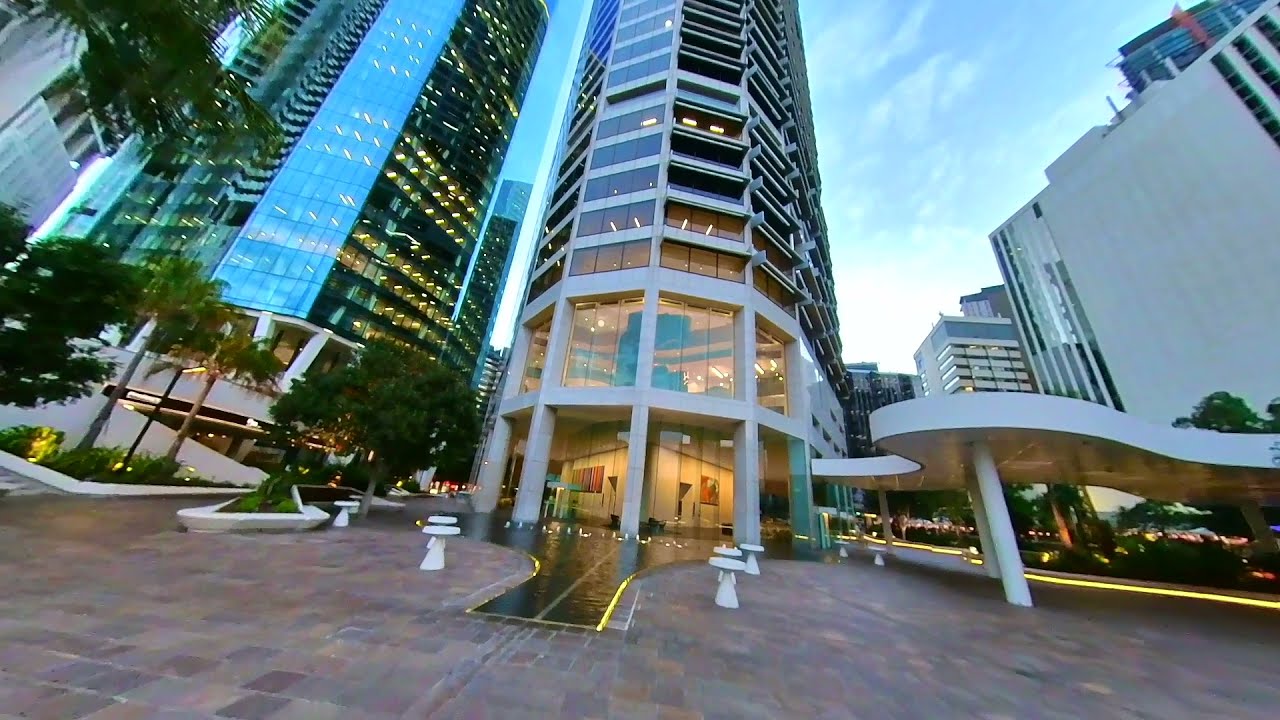 Dive into a virtual stroll through Eagle Street Pier.