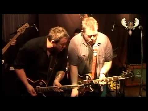 The Nimmo Brothers - Black cat Bone - Live @ Bluesmoose café (playing eachothers guitar)