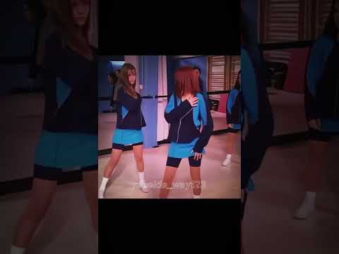 Es que mía y marizza bailando se le reza 🛐🛐🛐 #edit #rebeldeway #edits #marizza #mia #baile #like
