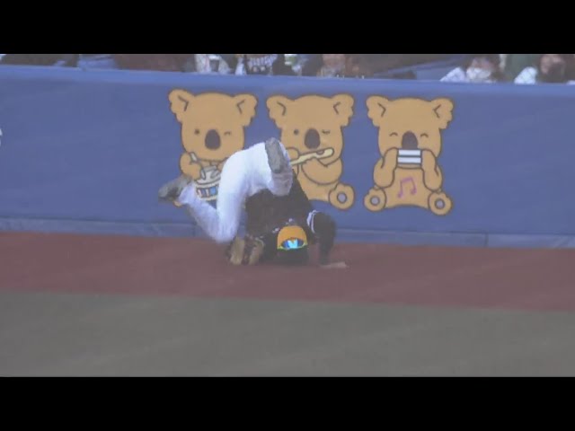 【8回裏】ファインプレー!! ホークス・川村友斗 フェンスすれすれの打球を見事にキャッチ!! 2025年3月9日 千葉ロッテマリーンズ 対 福岡ソフトバンクホークス