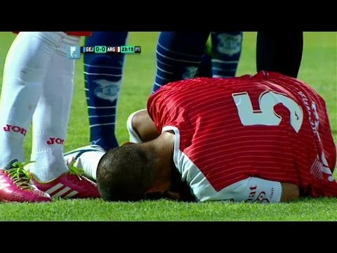 Terrible pisotón de Solís al Lobo Ledesma. Gimnasia (J) 0- Argentinos 0. B Nacional. Fecha 14. FPT