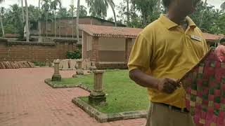 preview picture of video 'A typical Oriya lunch in Raghurajpur near Puri'