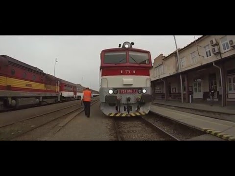 Príchod vlaku R 936 Kras do stanice Lučenec 757 018-7