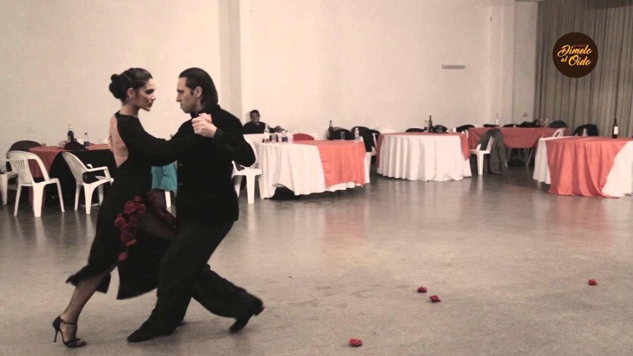 Hugo Mastrolorenzo y Agustina Vignau - 1/3 - En Dímelo al Oído