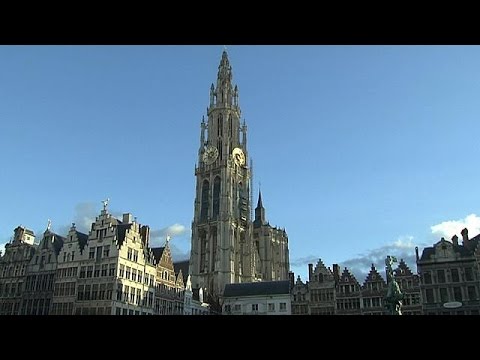 Terroranschlag in Antwerpen verhindert? Autofahrer rast durch belebte Fußgängerzone