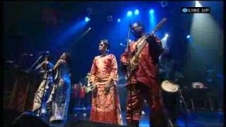 Johnny Marr joins Amadou &amp; Mariam - "Mon Amour" - London - 2008