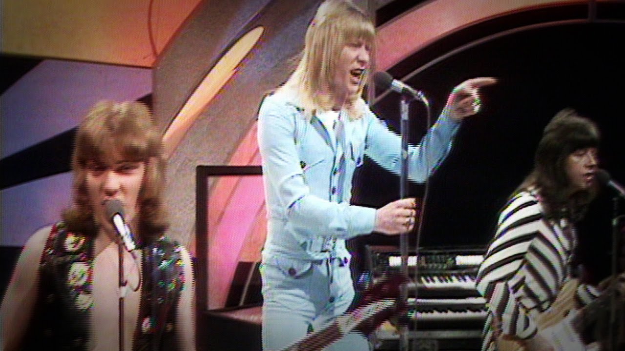 Sweet - Fox On The Run - Top Of The Pops 23.12.1975 (OFFICIAL) - YouTube