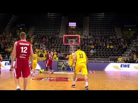 Rickeys Wahnsinns-Buzzer von der Mittellinie