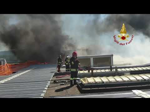 Incendio Coop Ponte a Greve tra Firenze e Scandicci