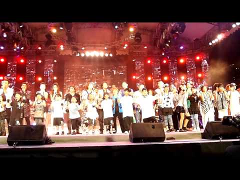 [HD] HOME - SingaPOP Finale performed by Kit Chan, Dick Lee & All Stars 20 Aug 2011