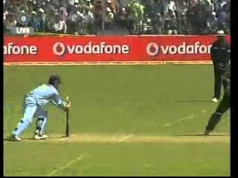 Brilliant Ball by Sachin st by Dhoni - Afridi out.flv