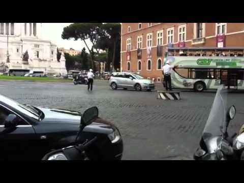 Vigili in piazza Venezia