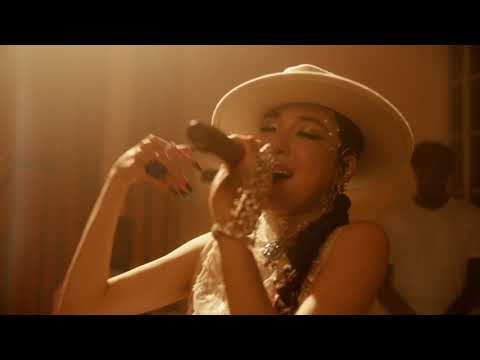 Tiffany Young Performs “Magnetic Moon” Live on the Honda Stage