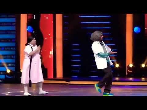 Dr mashoor Gulati and Bumper in award show