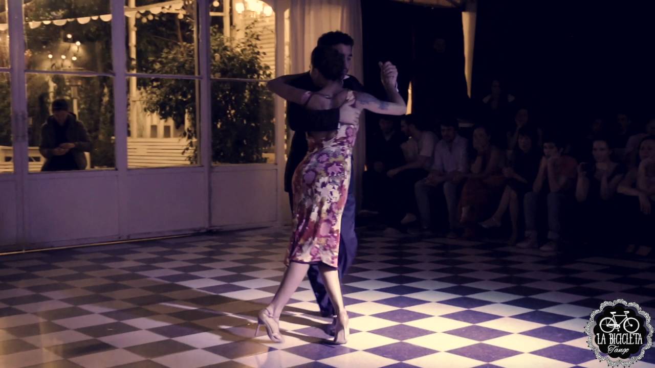 Video thumbnail for Soledad Larretapia & Sebastian Arrua (2/3)La Bicicleta 23/05/16