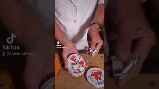 Je goûte pour la première fois du Vache qui Rit...