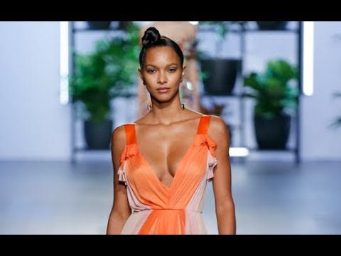 CUSHNIE ET OCHS Highlights Spring Summer 2018 New York - Fashion Channel