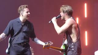 Busted vs McFly - Room on the 3rd Floor
