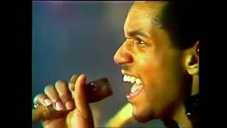 The Temptations - LIVE Love Woke Me Up This Morning - In Paris 1973
