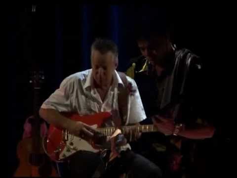 Tommy Emmanuel on a Strat, Secret Love, with brother Phil