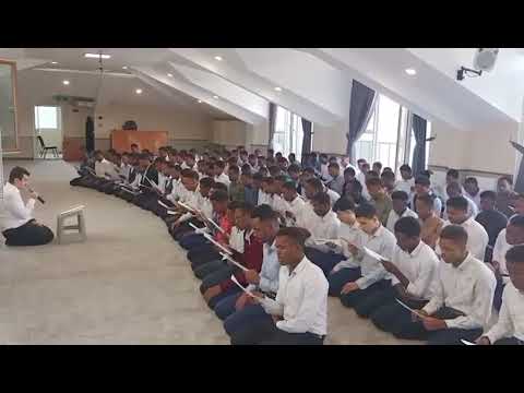 Harika ilahi, toplu bir şekilde ancak bu kadar güzel okunabilir, müziksiz huzun veren muhteşem ilahi