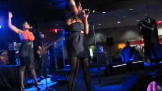 Melanie Fiona Live at Essence Music Festival 2009, "Bang Bang"