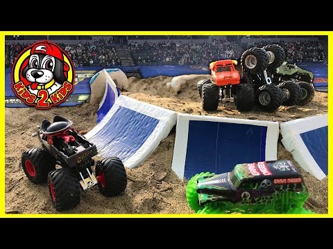 Monster Jam Champ Ramp STADIUM Arena (ft. Triple Threat Series FREESTYLE SHOW HIGHLIGHTS)