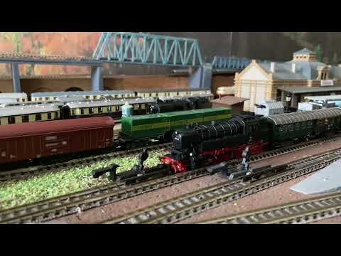 Fleischmann  BR 065 mit Personenzug