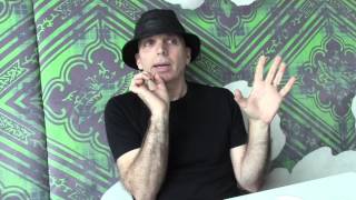 JOE SATRIANI über ,War‘