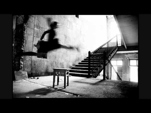 Ebro & WhiteKRST - Z priorytetów aromatem (prod. Nowik)