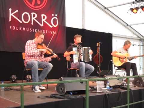 "Hopsa i A" - "Impuls Trio" Danish folkdancemusic -  Korrö 2013