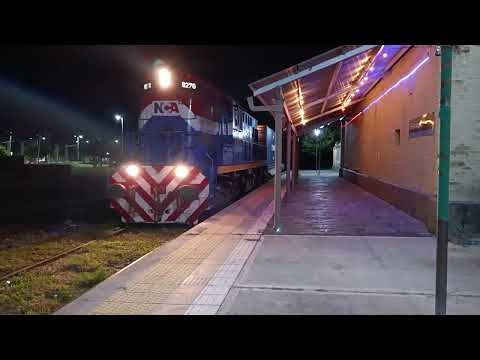 Alco (8270) con un Tren Cargado de N.C.A a su paso por "Estación Fernández" en plena medianoche 🚂🌃