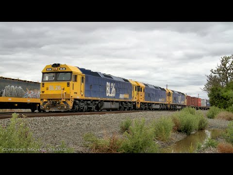 7902V Mildura Containers Crossing Grain Train (23/12/2020) - PoathTV Australian Railways