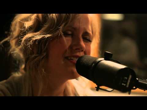Megan Bonnell - We Are Strangers Now (LIVE)